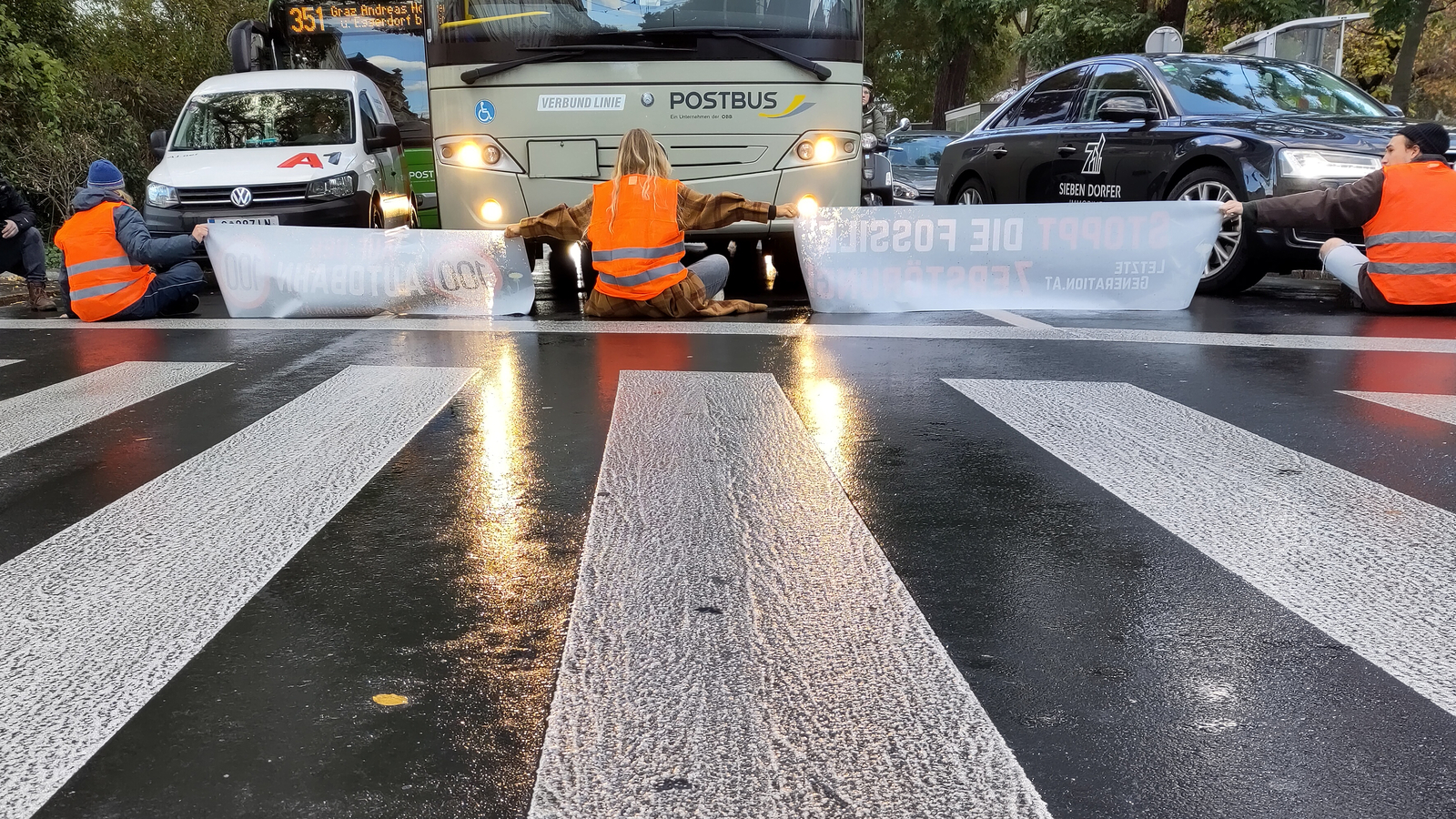 Klima Kleber Legen Verkehr In Grazer Innenstadt Lahm Oe24 At