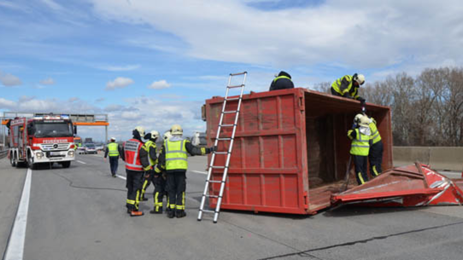 A2 Mega Stau Nach Lkw Crash Oe24 At