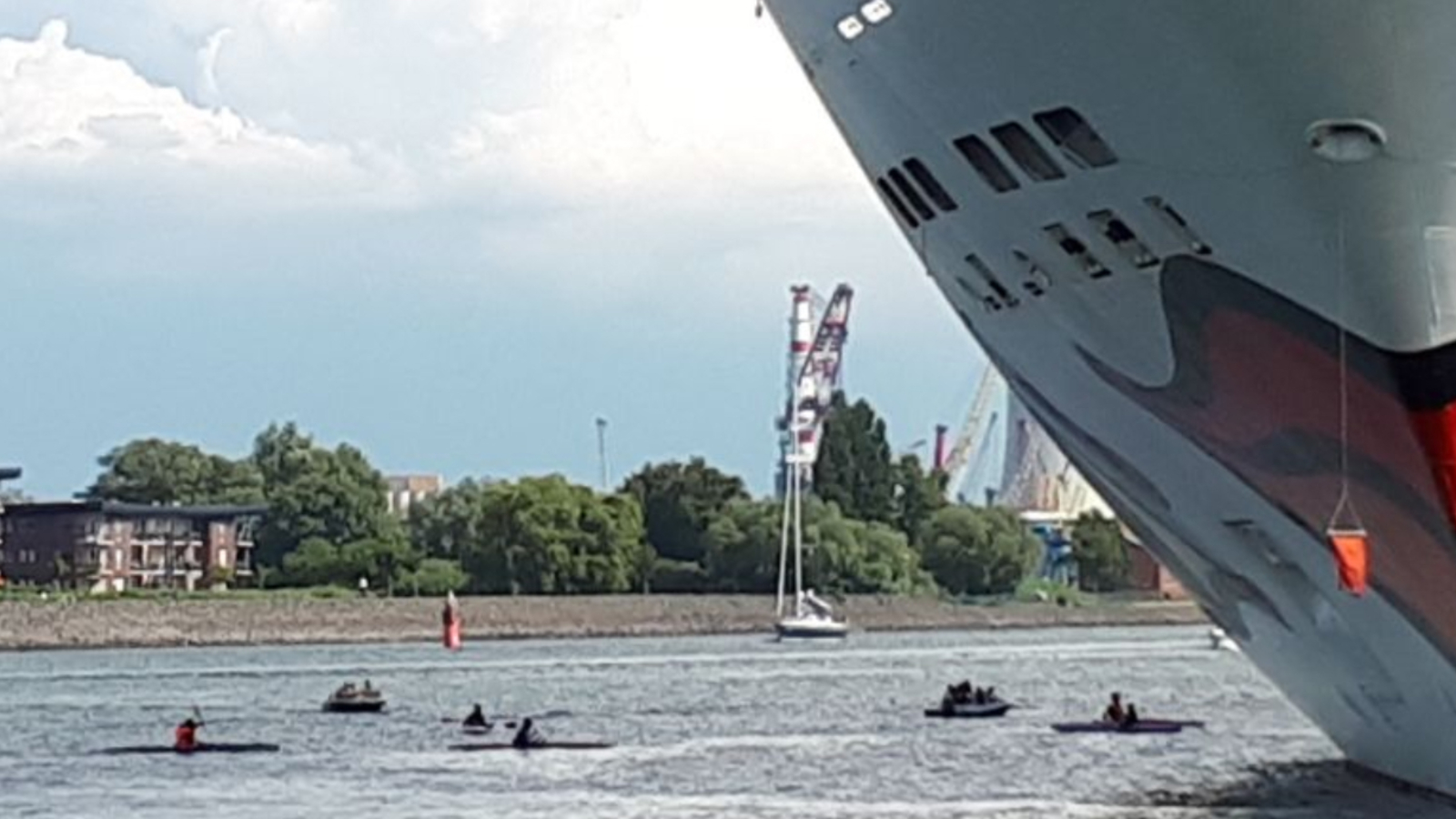 Klima Aktivisten Blockieren Kreuzfahrtschiff Oe24 At