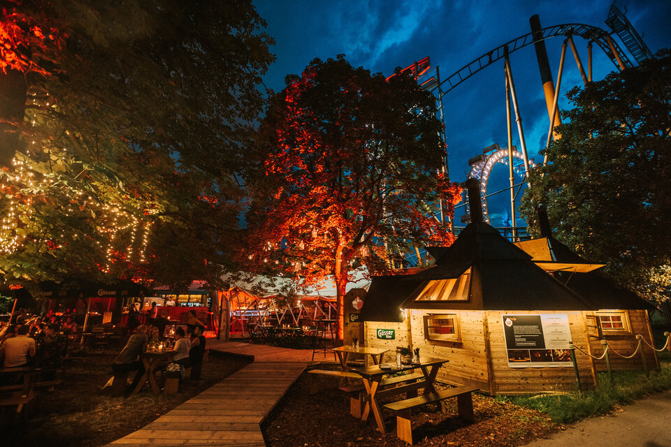 Das Feuerdorf im Wiener Prater eröffnet Sommersaison
