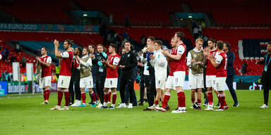 ÖFB-Team applaudiert den Österreoch-Fans im Wembley Stadium