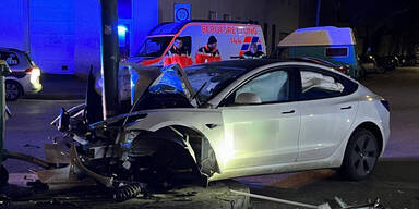 Spektakulärer Auto-Unfall in Wien