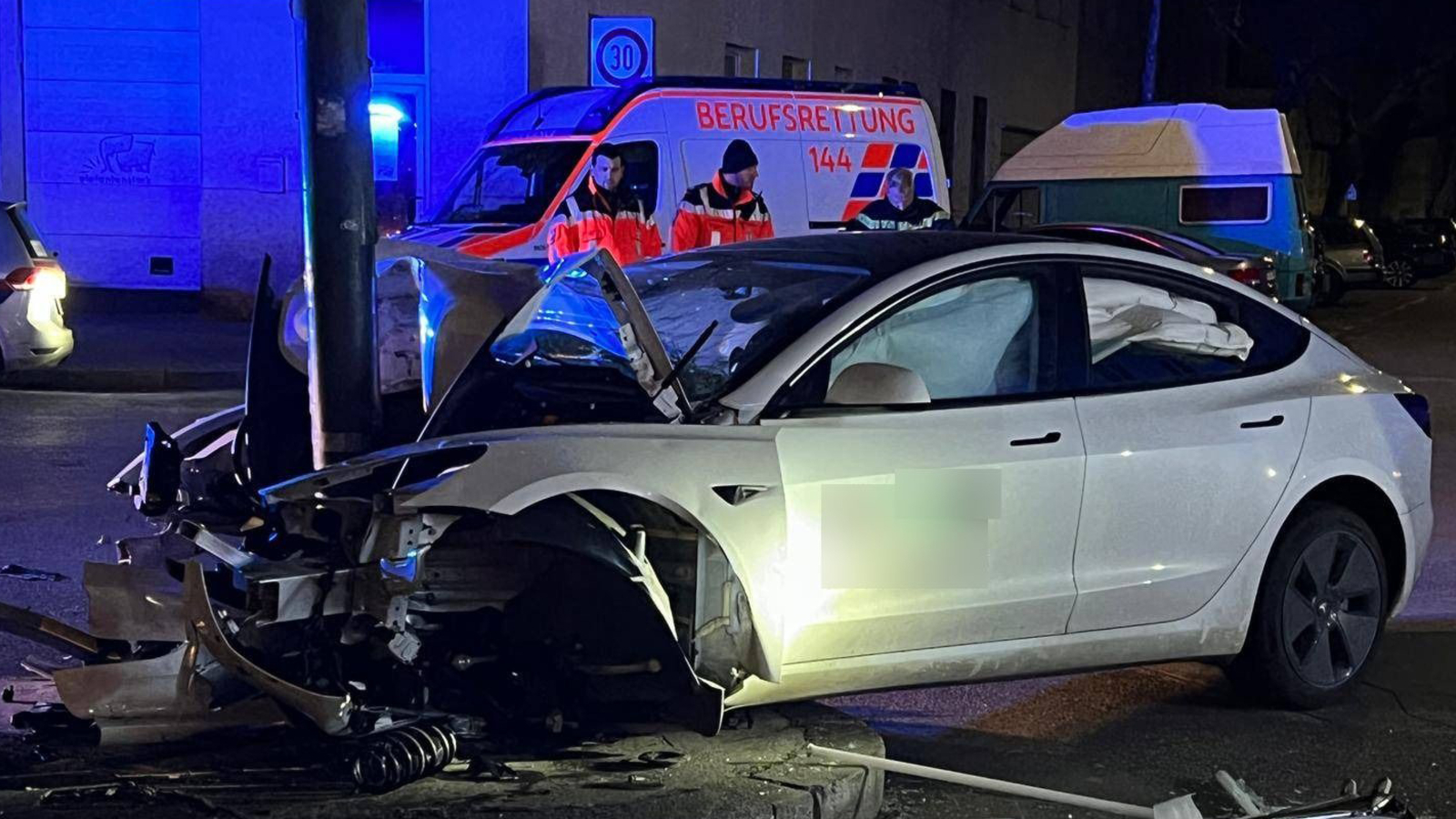 Spektakulärer Auto-Unfall in Wien