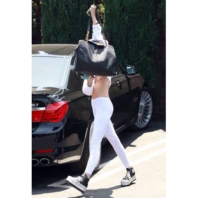 Miley Cyrus zeigt Bauch 