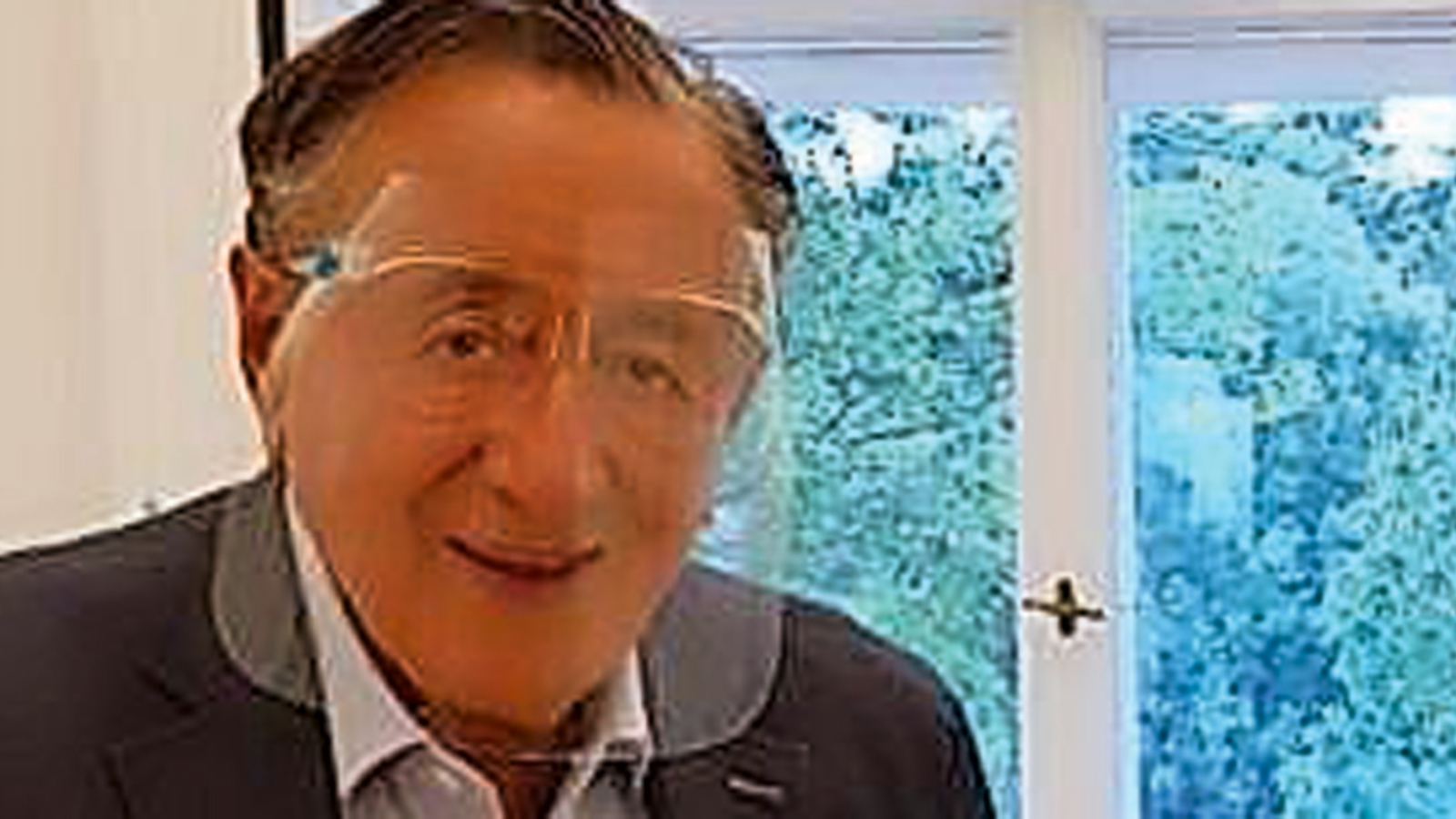 Lugner 88erFeier auf Krücken oe24.at