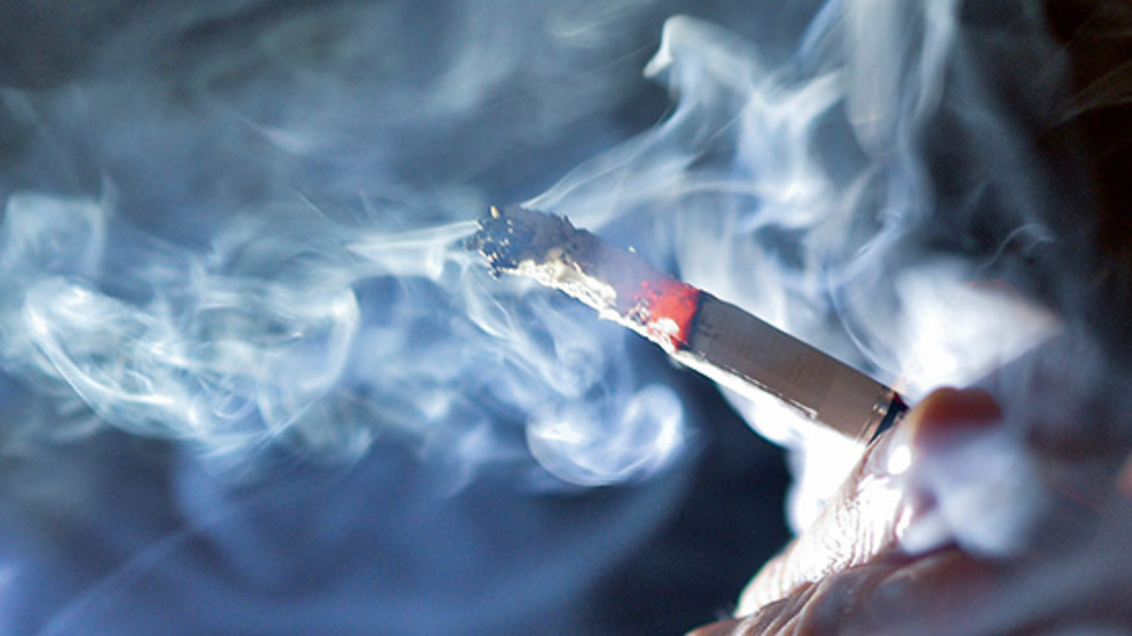 Rauchverbot & CBD-Produktion: Rauchen wird ab 1. April wieder teurer