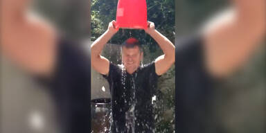 Ice Bucket: Matt Damon