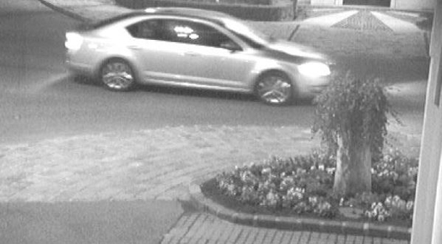 Polizei sucht diese erfolglosen Bankomat-Knacker