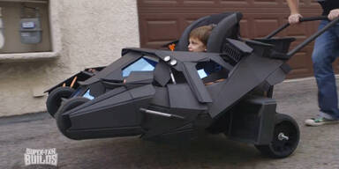 Vater baut seinem Sohn ein Batmobil