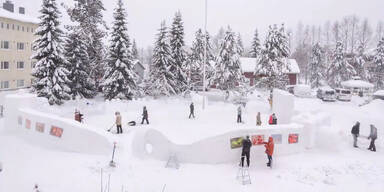Kunstwerk aus 30 Tonnen Schnee