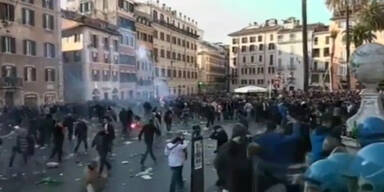 Fußball-Fans randalieren in Rom