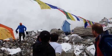 Lawine trifft Everest Basecamp