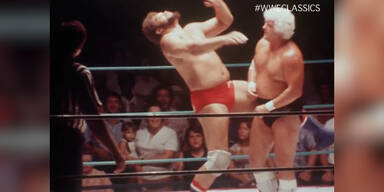 Wrestler Dusty Rhodes im Ring