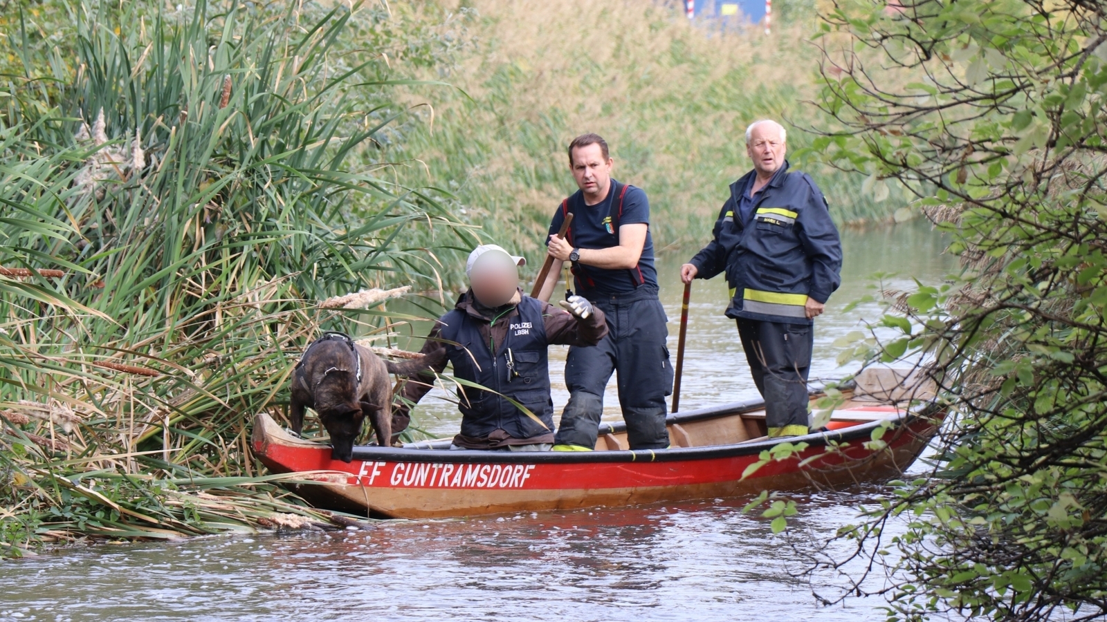 Frau ertrunken Leiche in Teich entdeckt
