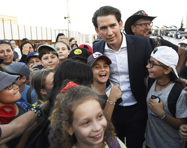 Hier besucht Kurz die Klagemauer in Jerusalem