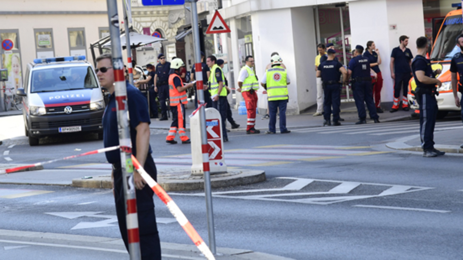 Augenzeuge �Plötzlich flogen alle Fenster aus dem Gebäude�