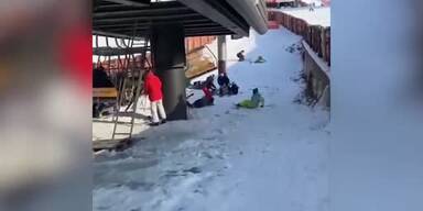 20220128_66_612977_Ski_lift_mishap_in_Pocheon_causes_many_skiers_to_jump.jpg