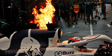 Formel-1-Auto fängt Feuer