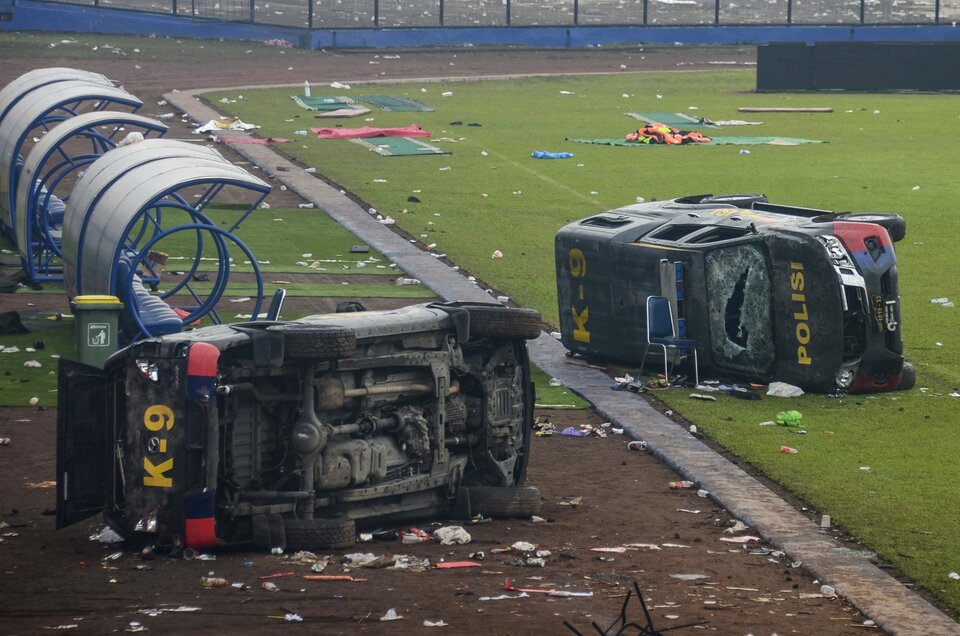 Opferzahl korrigiert: 125 Tote bei Massenpanik nach Fußballmatch