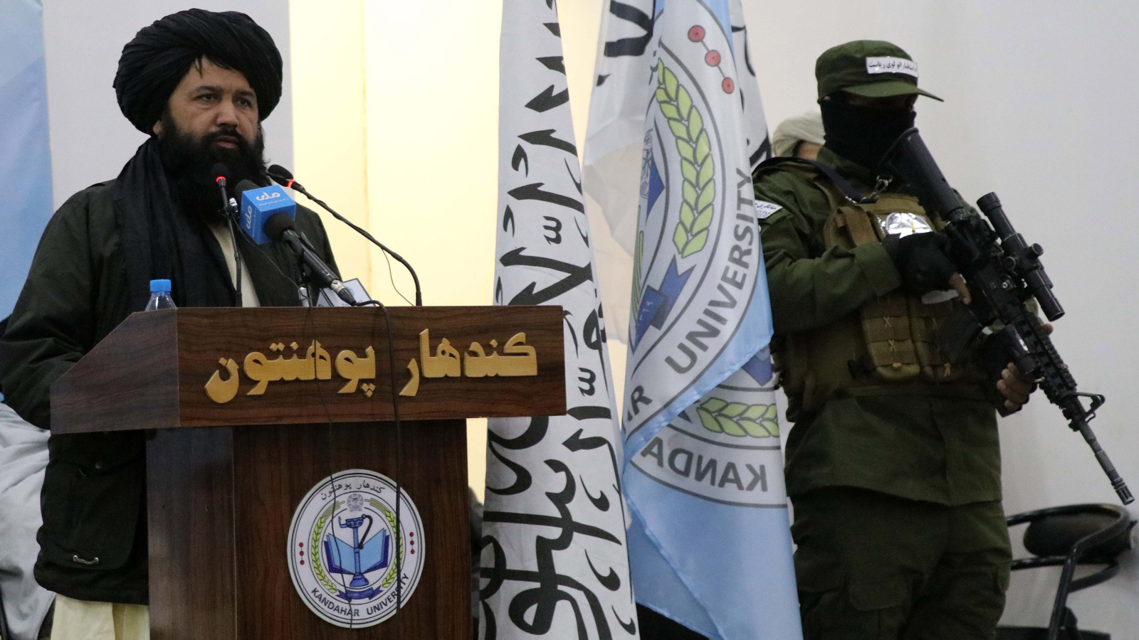 Afghanistan Taliban schließen Studentinnen von Universitäten aus oe24.at