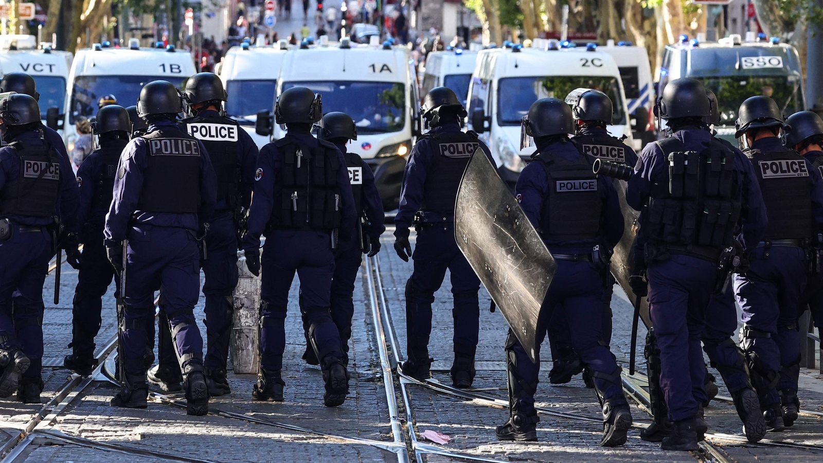 Krawalle in Frankreich DemoVerbot und 45.000 Polizisten im Einsatz