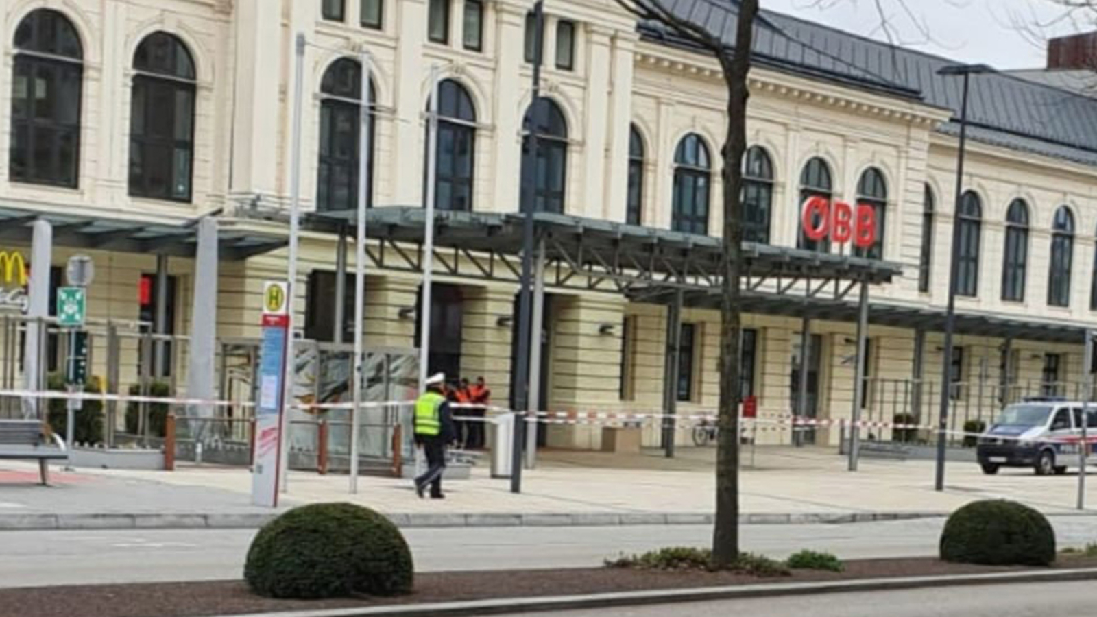 Bombendrohung – Hauptbahnhof St. Pölten Komplett Abgeriegelt - Oe24.at