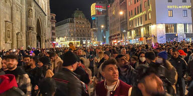 Silvesterabend: Tausende feierten am Stephansplatz