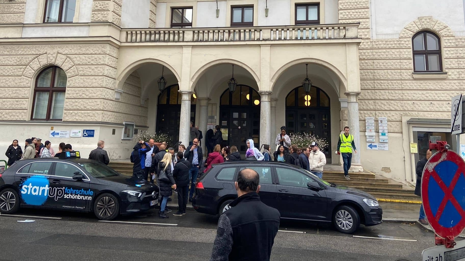 Bezirksamt Hietzing wegen Bombenalarm evakuiert