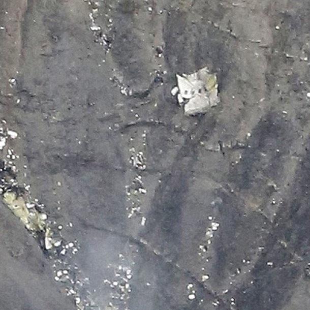 150 Tote: Urlaubs-Jet crasht in Alpen
