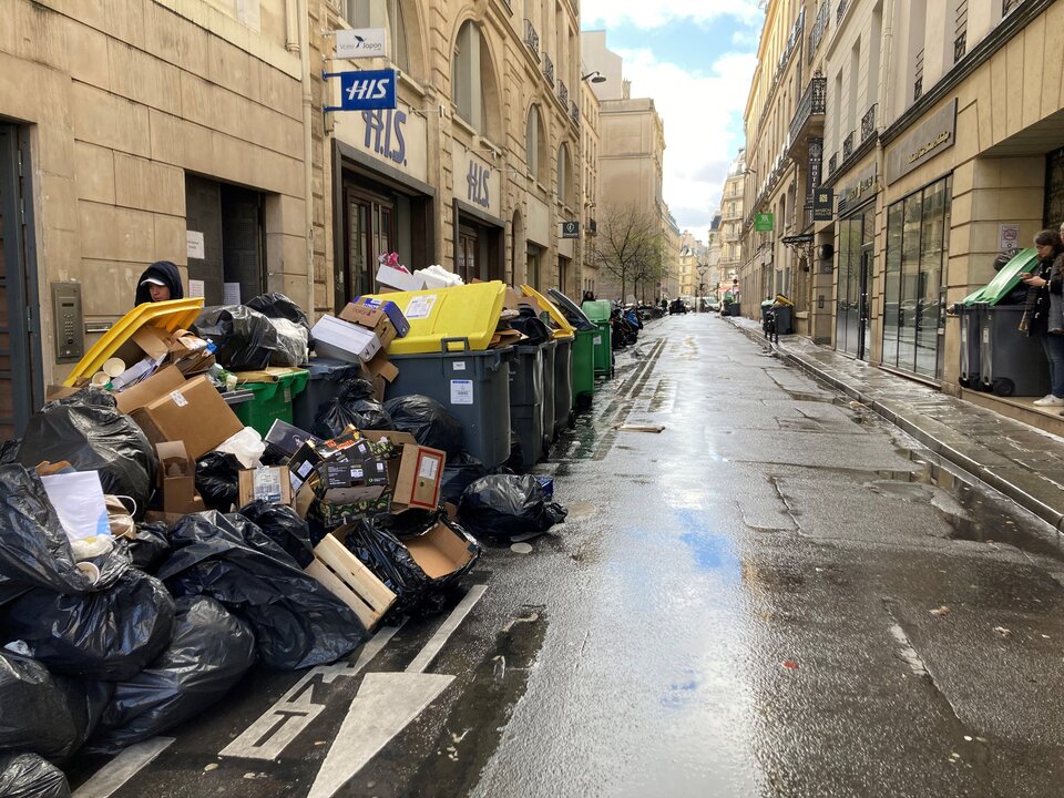 Müllberge in den Straßen von Paris
