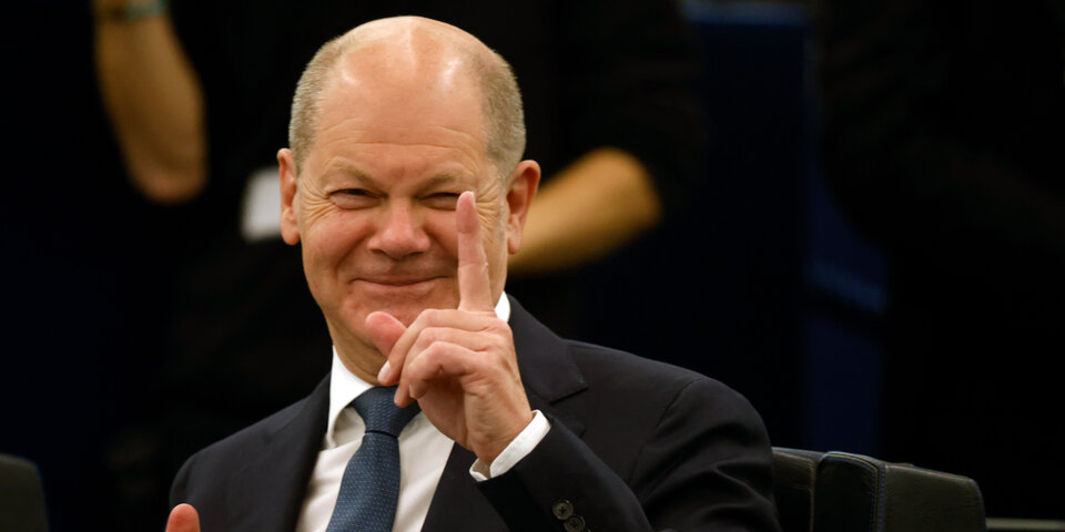 Bundeskanzler Scholz besucht EU-Parlament