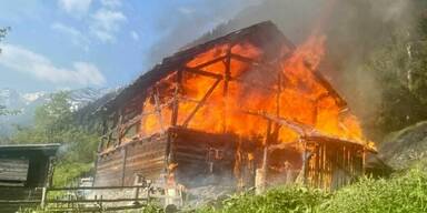 Almhütte in Tirol völlig niedergebrannt