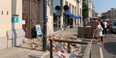 Balkon kracht direkt auf Straße in Wien