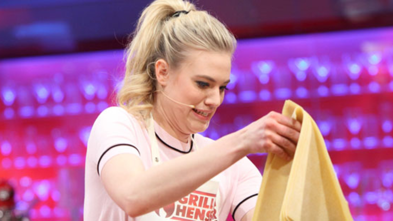 Larissa wieder vor der Kamera oe24.at