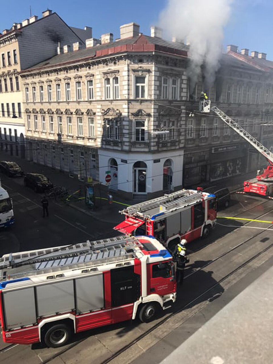 Großeinsatz bei Zimmerbrand im 16. Wiener Gemeindebezirk