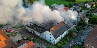 Brand in Bauernhof hielt Feuerwehr in Tirol in Atem
