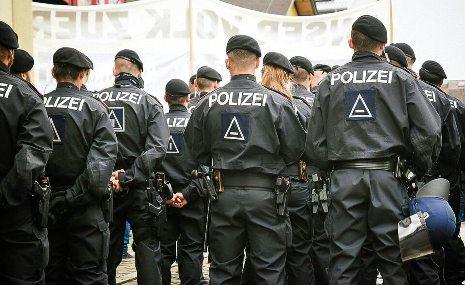 Demo gegen Zeltquartier für Flüchtlinge