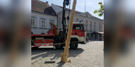 Feuerwehr verhinderte Maibaum-Sturz in Wiener Neustadt