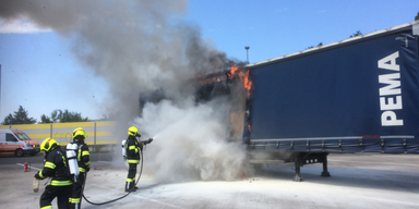 Lkw mit Munitionskisten brannte in Oberösterreich