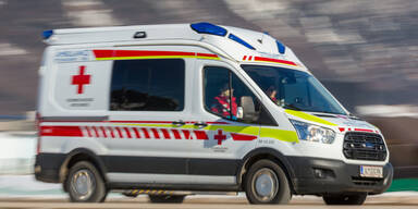Fahrerflucht: Pkw-Lenker crasht in 76-Jährigen