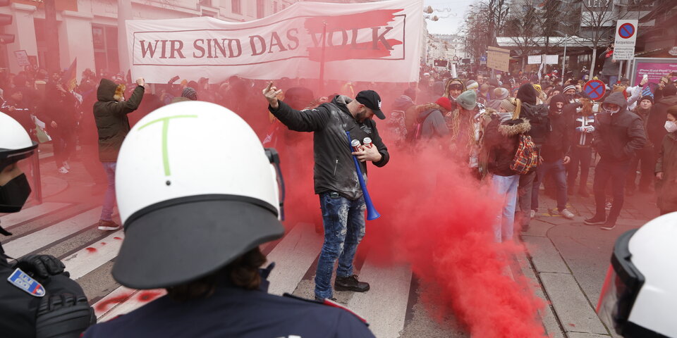 Polizeieinsatz bei einer Demonstration gegen die Corona-Maßnahmen