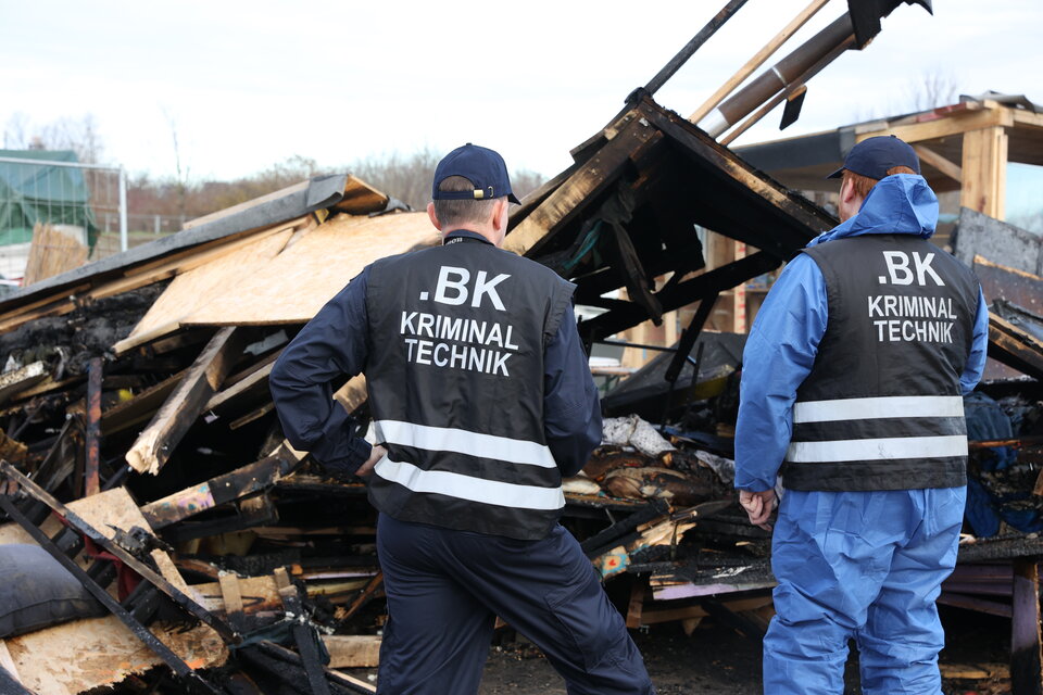Brand bei besetzter Lobau-Baustelle