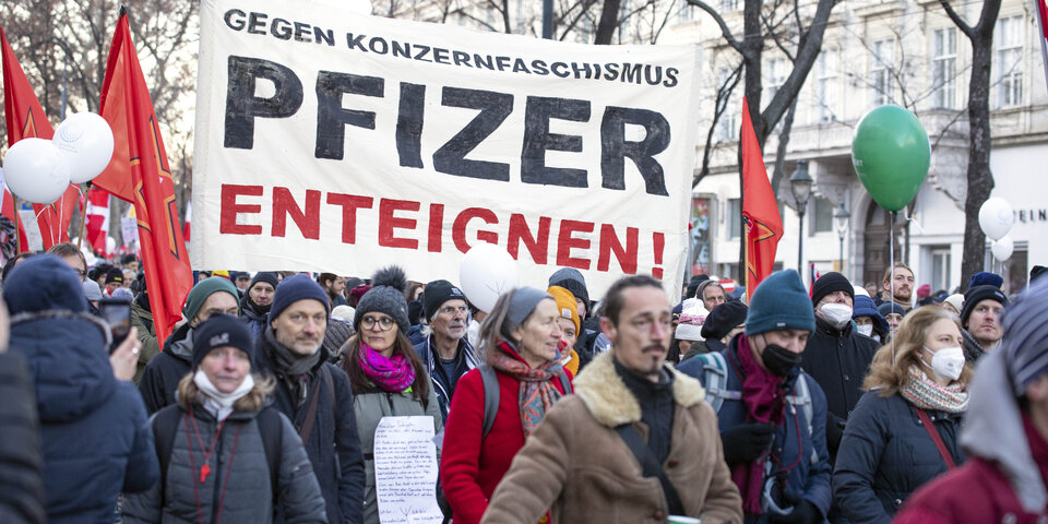 Falsche Polizisten bei Corona-Demo