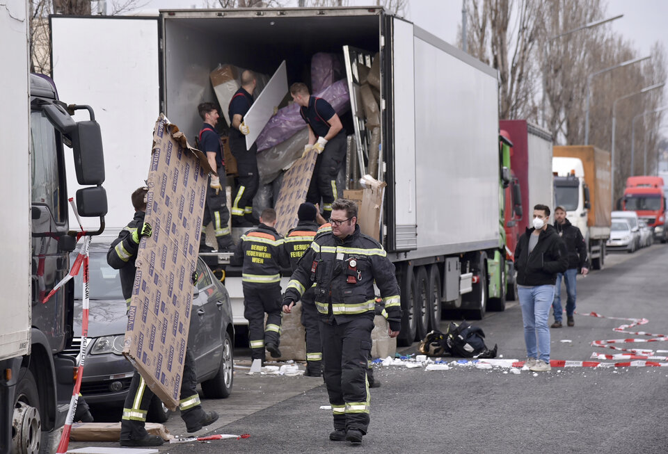 19 Flüchtlinge in Sattelschlepper!