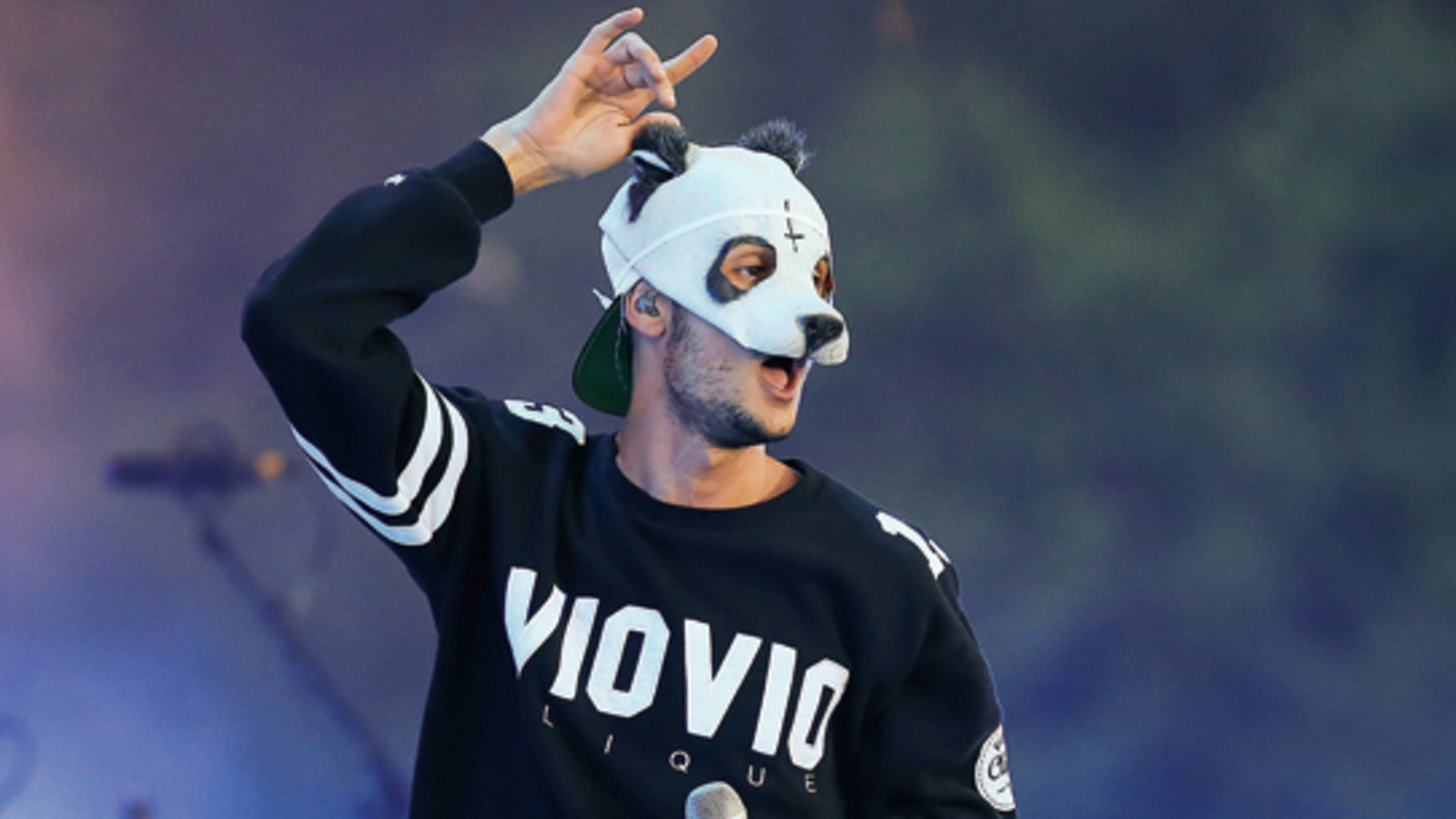 Panda-Rapper Cro singt in Wien - oe24.at