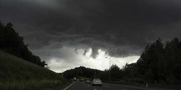 Unwetterfront über Wien