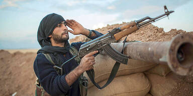 Syrien Rebell Kämpfer AK-47 Miliz