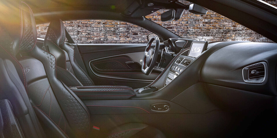 Aston Martin Vantage und DBS als