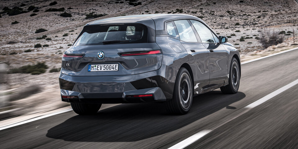 BMWs Elektro-Flaggschiff als Erlkönig in Wien erwischt