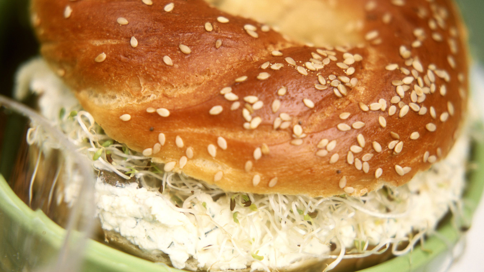 Sesambagel mit Kren-Frischkäse - oe24.at